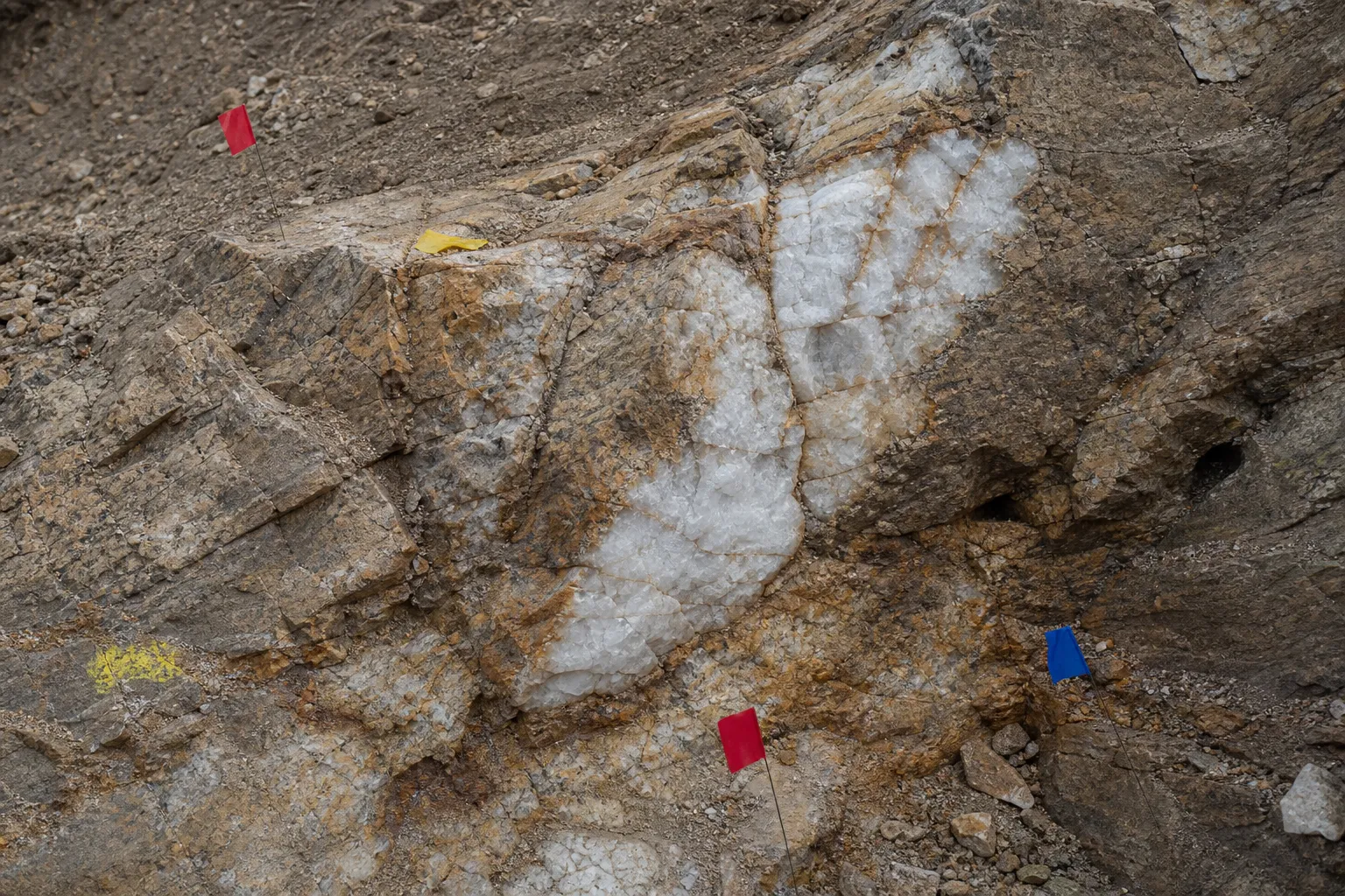 Pocket Hunting: Tracking the "Swollen" Zones in Quartz Veins