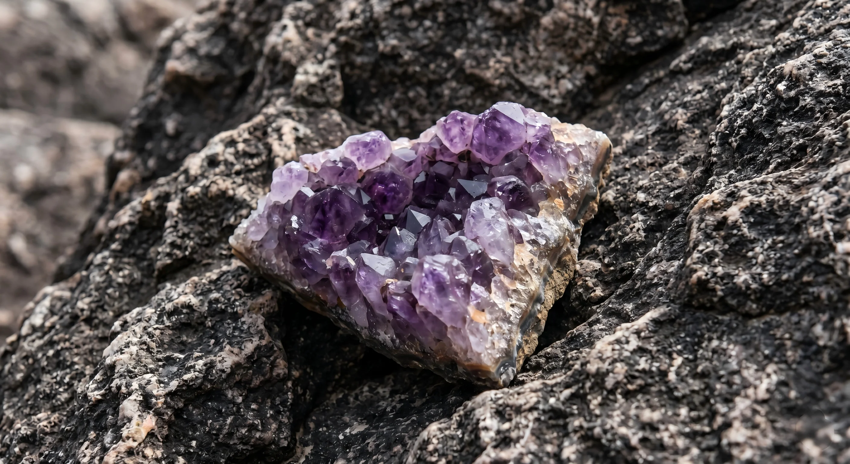 Why Your Amethyst Fades: The Science of Tetravalent Iron Collapse